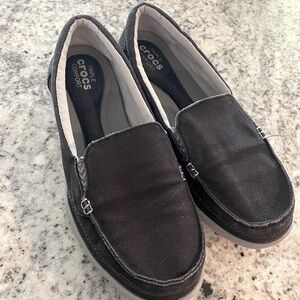 Women’s Triple CROCS comfort black canvas, worn twice.